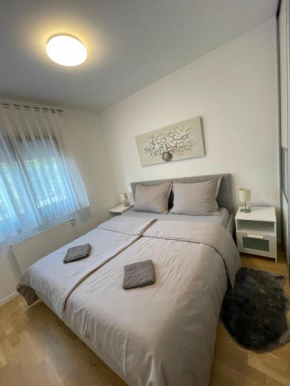 Lucky place apartment - FREE PRIVATE PARKING SPOT